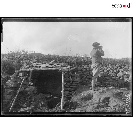 Devant Monastir. Poste téléphonique pour les autos-canons. [légende d'origine]