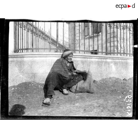 Salonique. Mendiant turc. [légende d'origine]