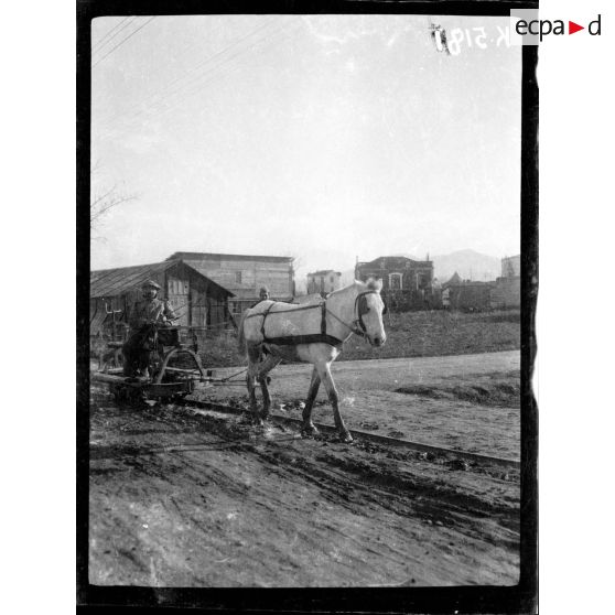 Salonique. Petit tramway militaire du petit karabouroum. [légende d'origine]