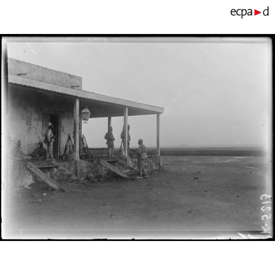 Djibouti à Ambouli. Vue du poste. [légende d'origine]