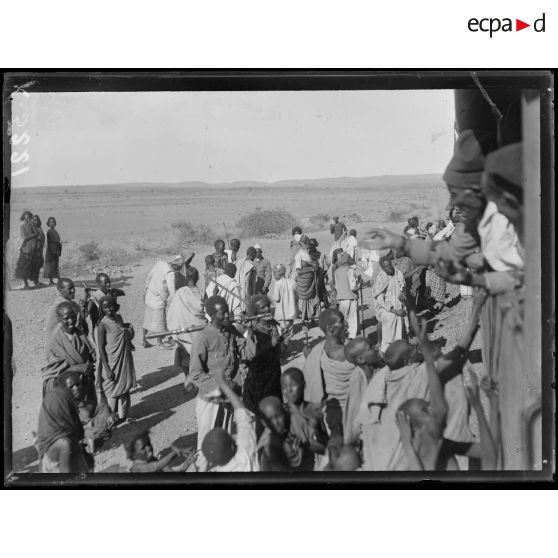 Ligne de Djibouti à Déré Daona. Sur le passage du train. [légende d'origine]