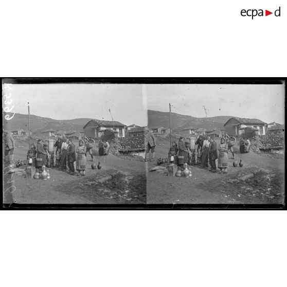 Monastir. A la fontaine. [légende d'origine]