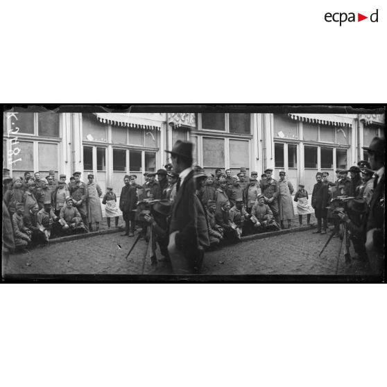 Salonique. Petits métiers. Un photographe ambulant. [légende d'origine]