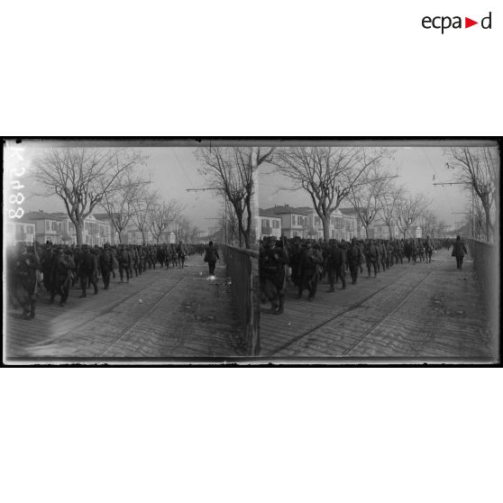 Salonique. Arrivée de renforts italiens. [légende d'origine]