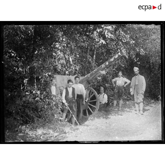 Bois de Blanzey, pièce de 105 mm mise en batterie. [légende d'origine]
