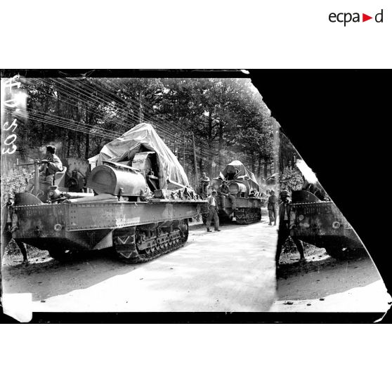 Epernay. Marne. Tracteurs spéciaux pour transport de chars Renaud [Renault]. [légende d'origine]