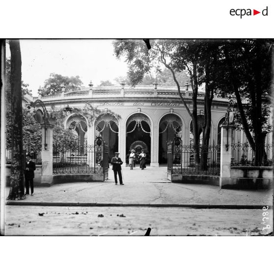 Vichy. Allier. Société fermière de Vichy. La Source des Célestins. [légende d'origine]