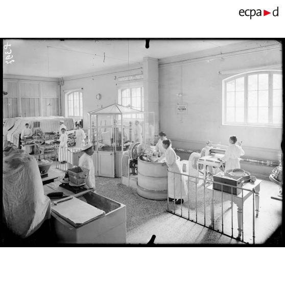 Vichy. Allier. Société fermière de Vichy. Fabrication des pastilles de Vichy. [légende d'origine]