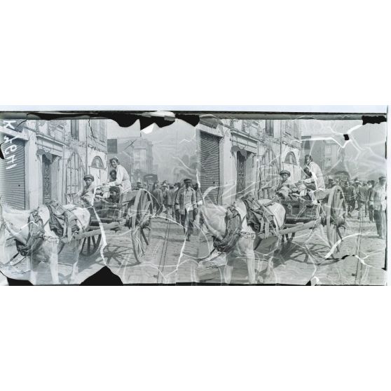 Salonique. L'incendie. Voiture de sinistrés. [légende d'origine]