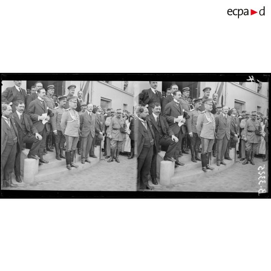 Paris, usine Citroën, quai de Javel, allocution du général Gilinsky au personnel de l’usine. [légende d’origine]