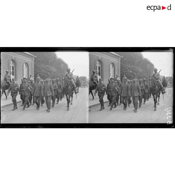 La Motte-en-Santerre (Somme), convoi de prisonniers. [légende d’origine]