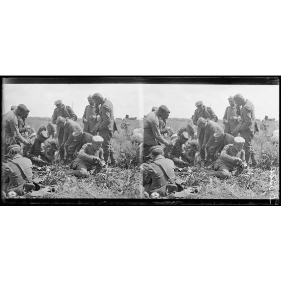 Environs de Proyart (Somme), les prisonniers ont faim. [légende d’origine]