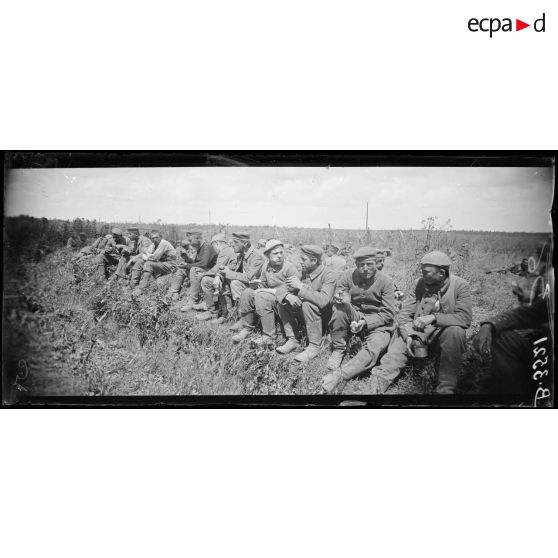 Environs de Proyart (Somme), les prisonniers ont faim. [légende d’origine]
