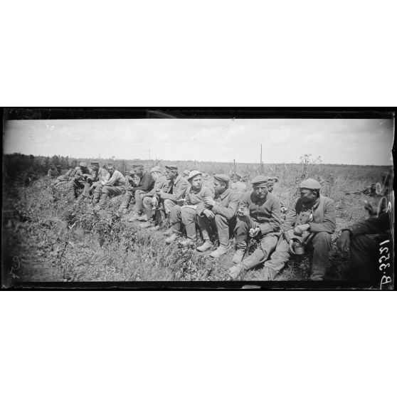Environs de Proyart (Somme), les prisonniers ont faim. [légende d’origine]