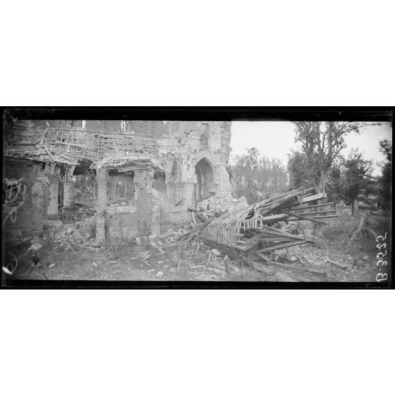 Frise (Somme), le clocher effondré. [légende d’origine]