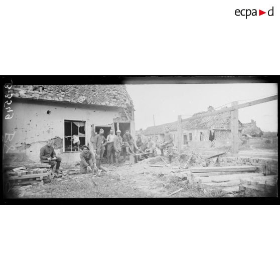 Un coin du village de Feuillères (Somme). [légende d’origine]