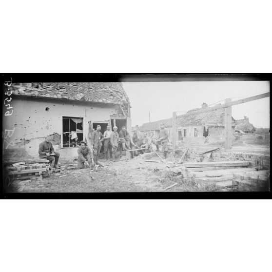Un coin du village de Feuillères (Somme). [légende d’origine]