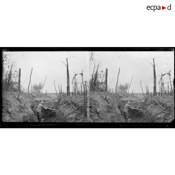 Bois de Méréaucourt (Somme), les tranchées allemandes. [légende d’origine]