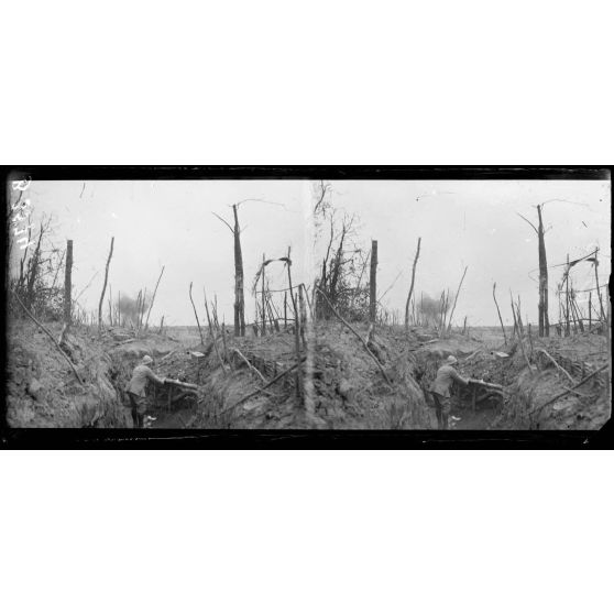 Bois de Méréaucourt (Somme), les tranchées allemandes. [légende d’origine]