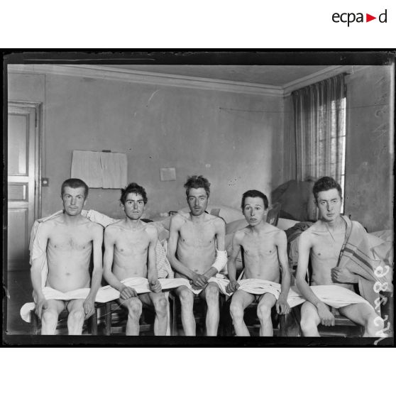 Nancy, Meurthe-et-Moselle, hôpital n°6, prisonniers anglais à leur retour de captivité. [légende d'origine]