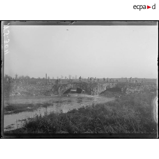 Manloué, Lorraine, pont sur la Seille. [légende d'origine]