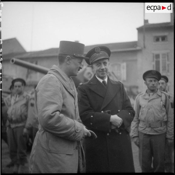 Le général de division Leclerc et le contre-amiral Missoffe.