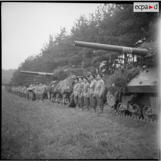 Le RBFM est rassemblé pour une prise d'armes.