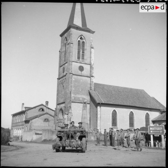 Des marins du Régiment blindé de fusiliers marins (RBFM) se trouvent dans la commune de Clézentaine où le régiment a installé son poste de commandement.
