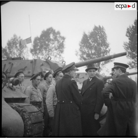 Prise d'armes avec le Régiment blindé de fusiliers marins (RBFM) à Clézentaine.