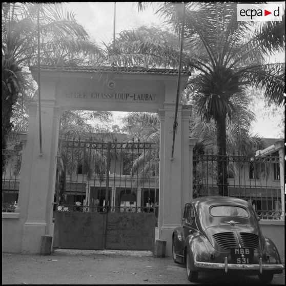Entrée du lycée Chasseloup-Laubat, Saigon.