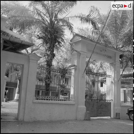 Entrée du lycée Chasseloup-Laubat, Saigon.