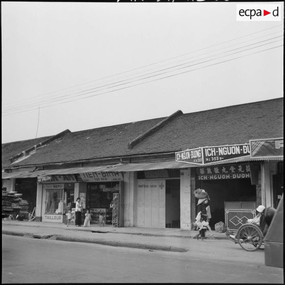 Rue commerçante dans le quartier Gia Dinh à Saigon.