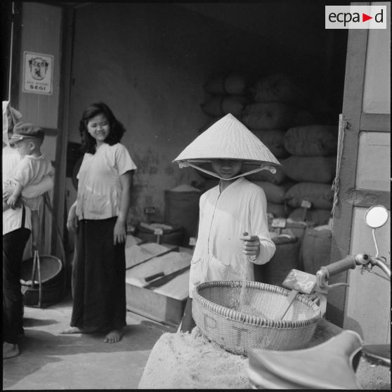 Magasin de vente de riz à Saigon.