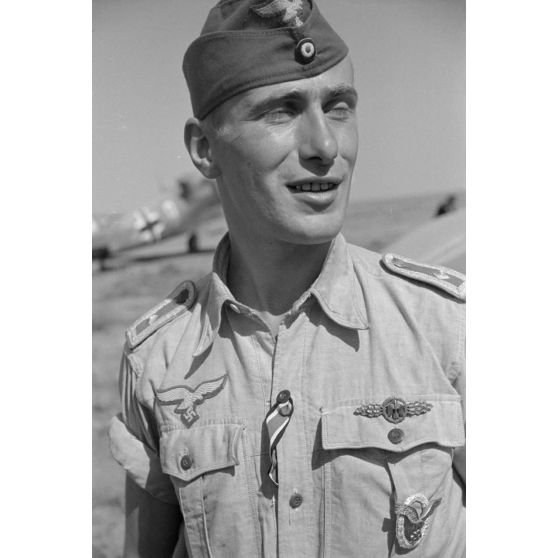 Portrait d'un adjudant (Feldwebel) pilote de chasse du Jagdgeschwader 4 (JG4).
