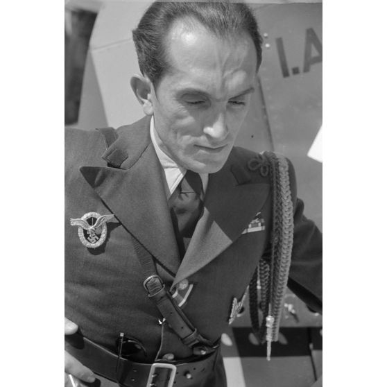 Portrait d'un officier roumain du Grupul 9 sur la base de Mamaia en Roumanie.