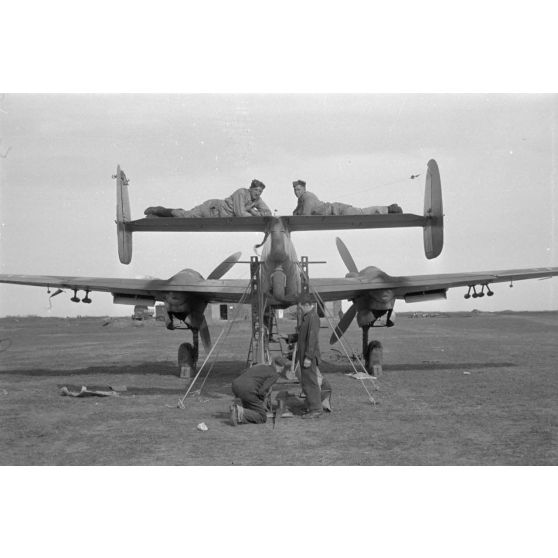 Le chasseur bimoteur Bf-110 codé 2N+GU du 10(N)ZG1 sur le terrain de Bagerevo.