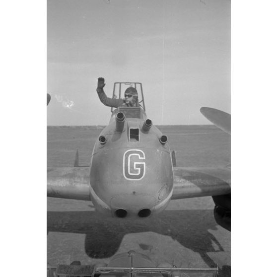 Le chasseur bimoteur Bf-110 codé 2N+GU du 10(N)ZG1 sur le terrain de Bagerevo.