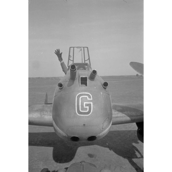 Le chasseur bimoteur Bf-110 codé 2N+GU du 10(N)ZG1 sur le terrain de Bagerevo.