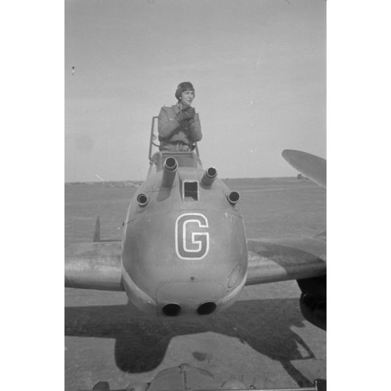 Le chasseur bimoteur Bf-110 codé 2N+GU du 10(N)ZG1 sur le terrain de Bagerevo.