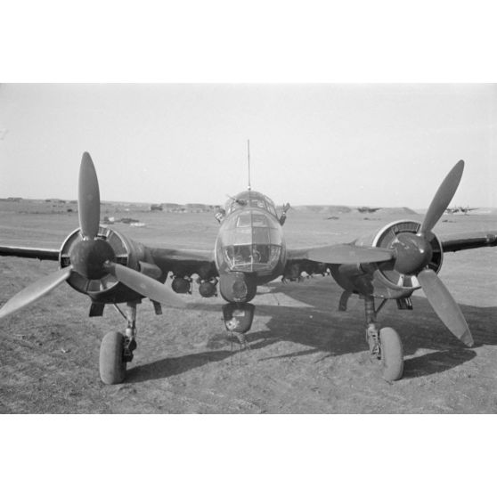 Un équipage de bombardier Junkers Ju-88 du 4e Staffel du Kampfgeschwader 51 "Edelweiss".