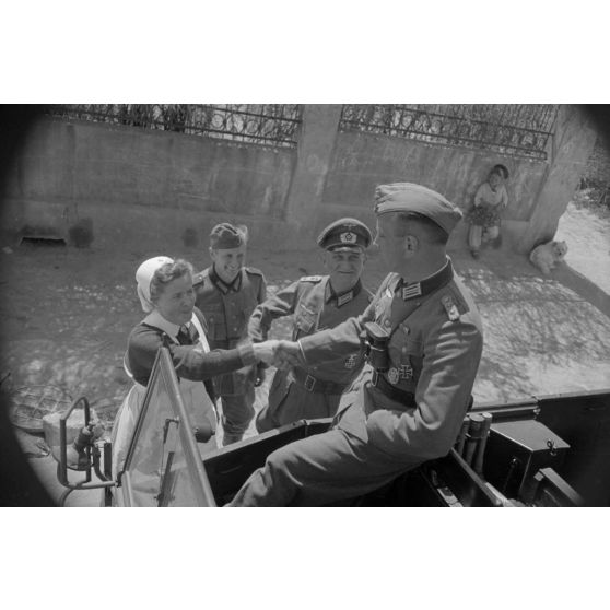 Départ d'un capitaine (Hauptmann) titulaire de la croix allemande en or.