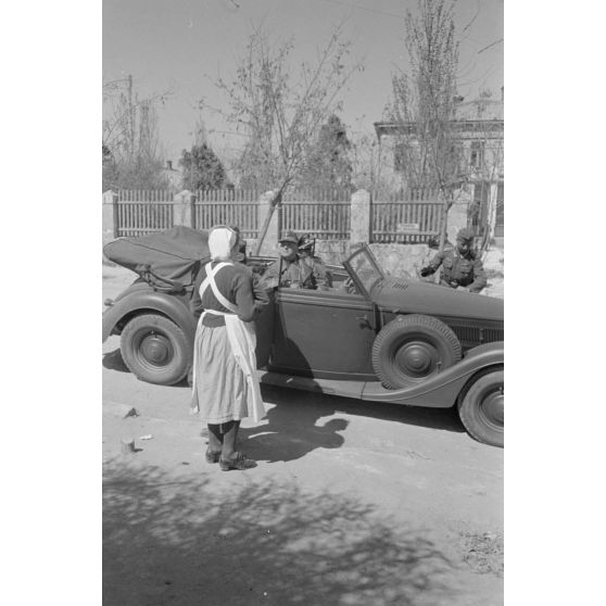 Un général allemand titulaire de la croix de chevalier de la croix fer et des feuilles de chêne (Ritterkreuz mit Eichenlaub).