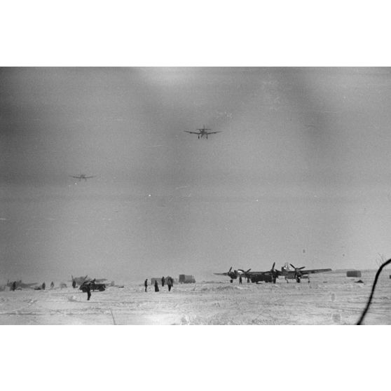 Retour de mission de bombardement de Junkers Ju-87 du Sturzkampfgeschwader 2 "Immelmann".