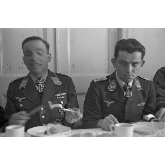 Le lieutenant Hans-Ulrich Rude et le capitaine Götz-Peter Vollmer du Stg 2 « Immelmann » (Sturzkampfgeschwader 2).