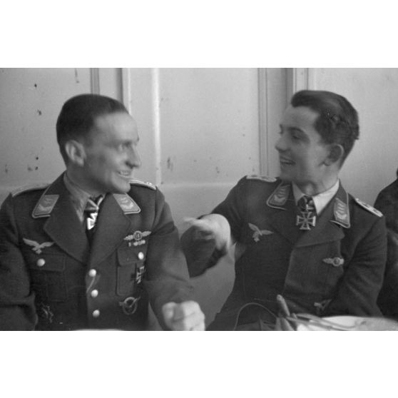 Le lieutenant Hans-Ulrich Rude et le capitaine Götz-Peter Vollmer du Stg 2 « Immelmann » (Sturzkampfgeschwader 2).