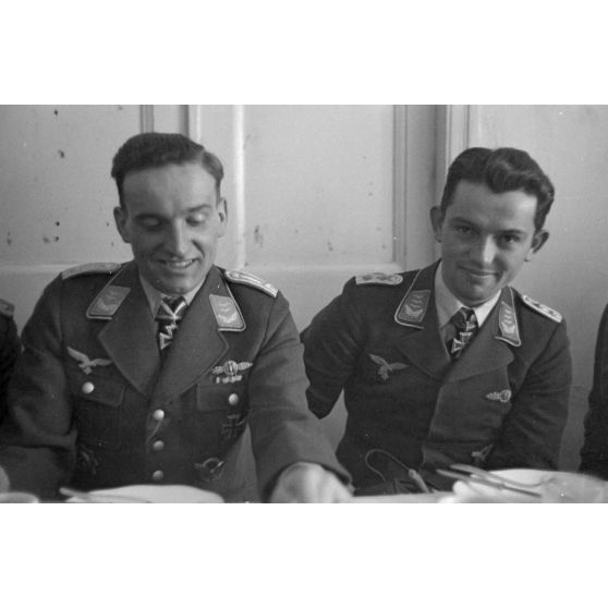 Le lieutenant Hans-Ulrich Rude et le capitaine Götz-Peter Vollmer du Stg 2 « Immelmann » (Sturzkampfgeschwader 2).