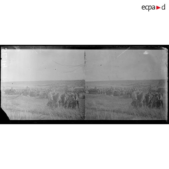 Régniéville (Meuse), troupes américaines et chars d'assaut Renault sur les anciennes première lignes françaises. [légende d'origine]