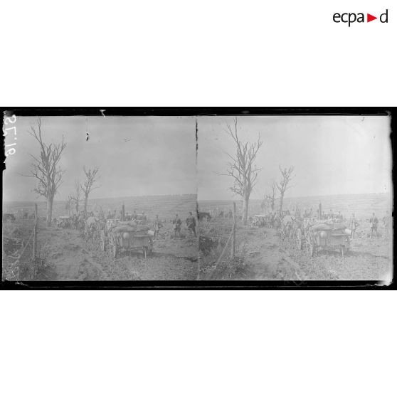 La route de Régniéville-en-Haye, cuisines roulantes de l'armée américaine. [légende d'origine]