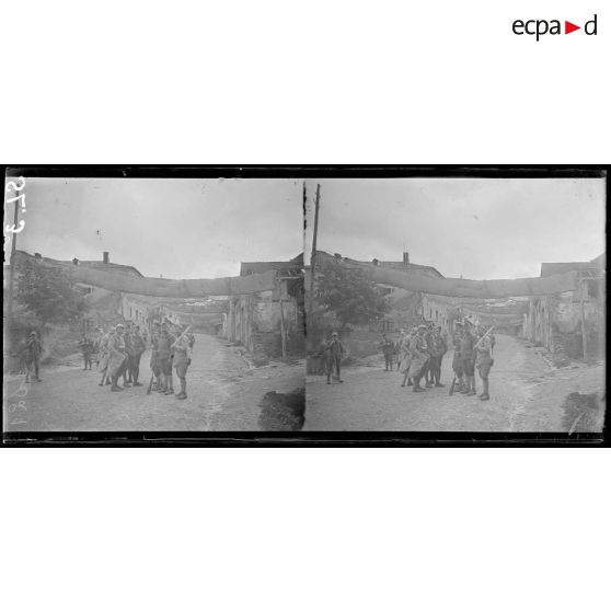 Leyr, la route de Nancy camouflée. [légende d'origine]