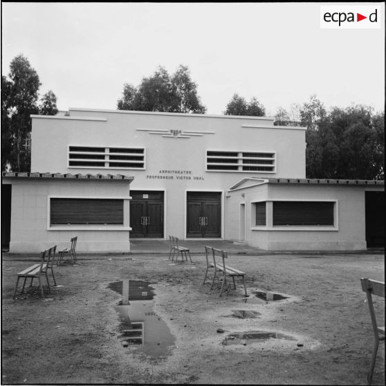 Vue sur l'Amphithéatre Professeur Victor Unal de l'Ecole Nationale Professionnelle de l'Air au Cap Matifou.